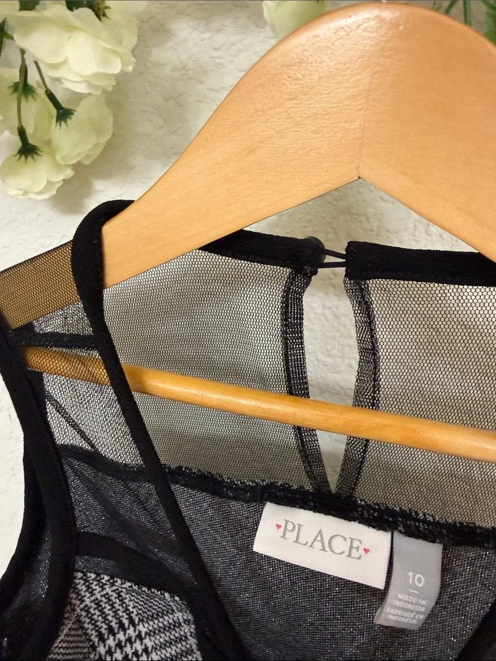 Place stylish sleeveless